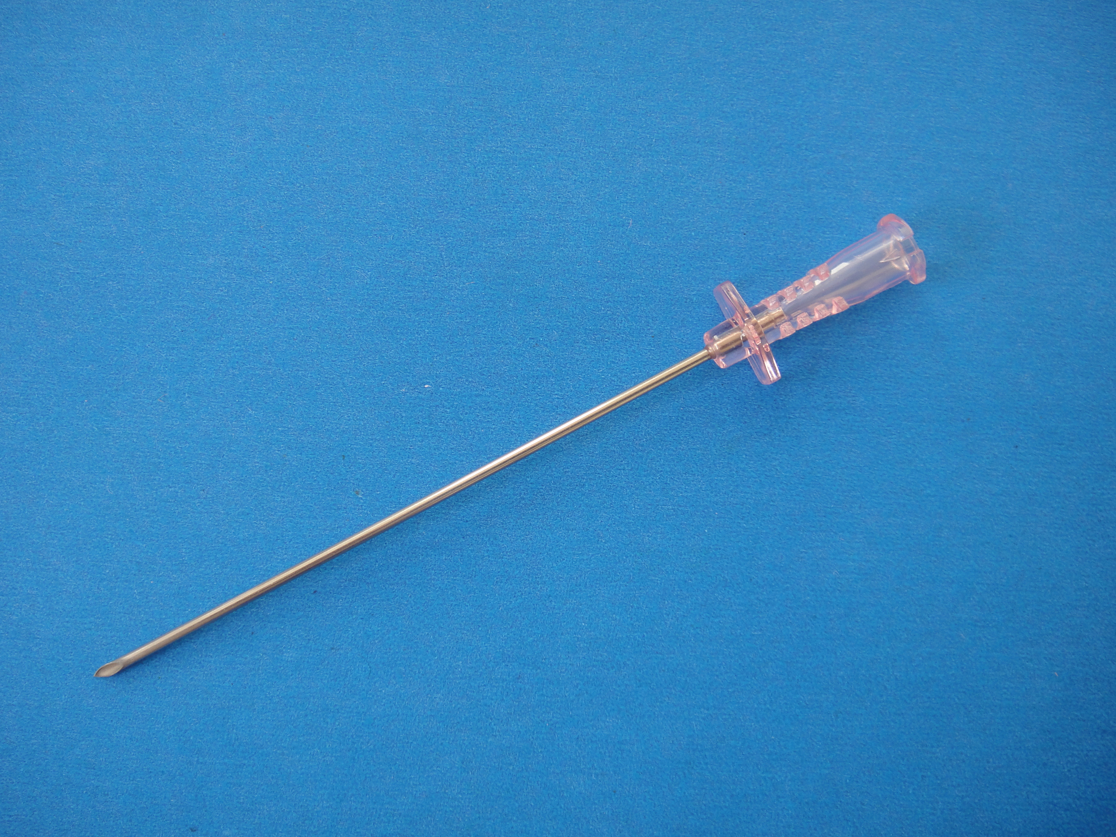 一次性使用穿刺针- 18G, 超薄壁, 7cm, 小针座, 短针尖